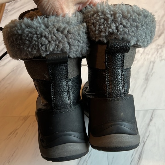 UGG Adirondack round toe leather suede black waterproof booties boots shoe 5 - Picture 4 of 8